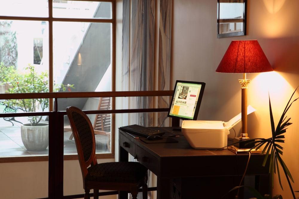 Amiral Hotel Париж Екстериор снимка