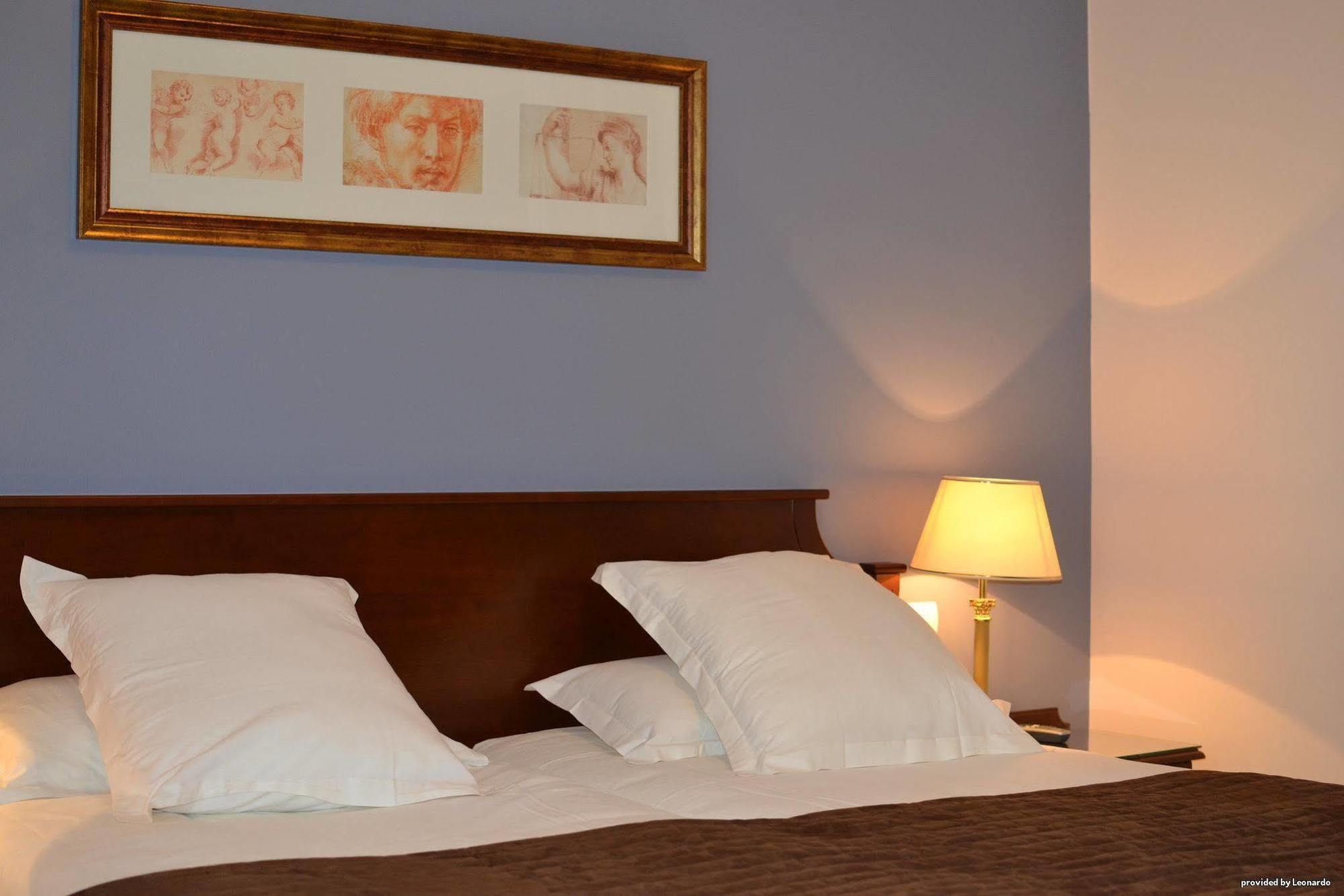 Amiral Hotel Париж Екстериор снимка