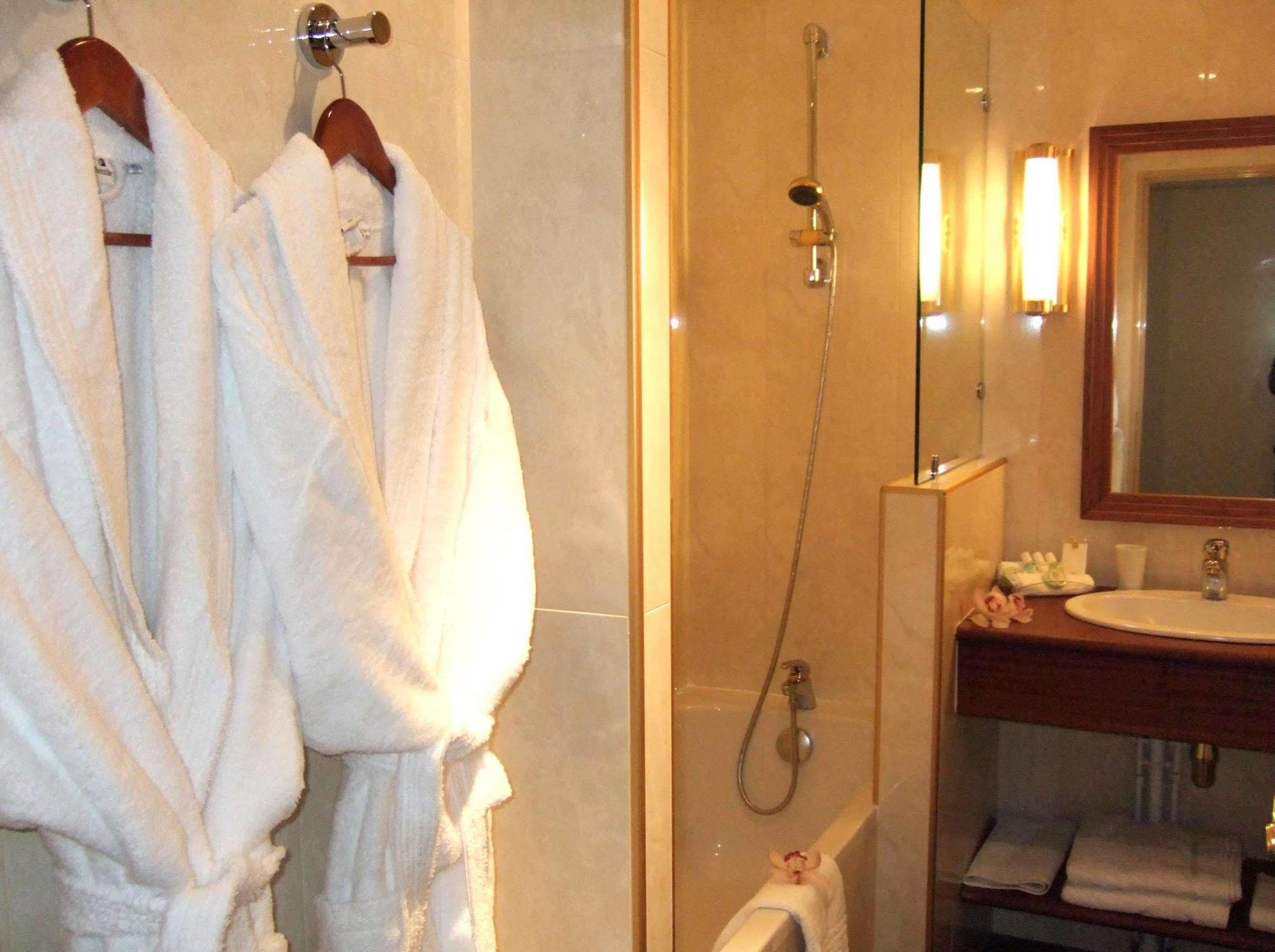 Amiral Hotel Париж Екстериор снимка
