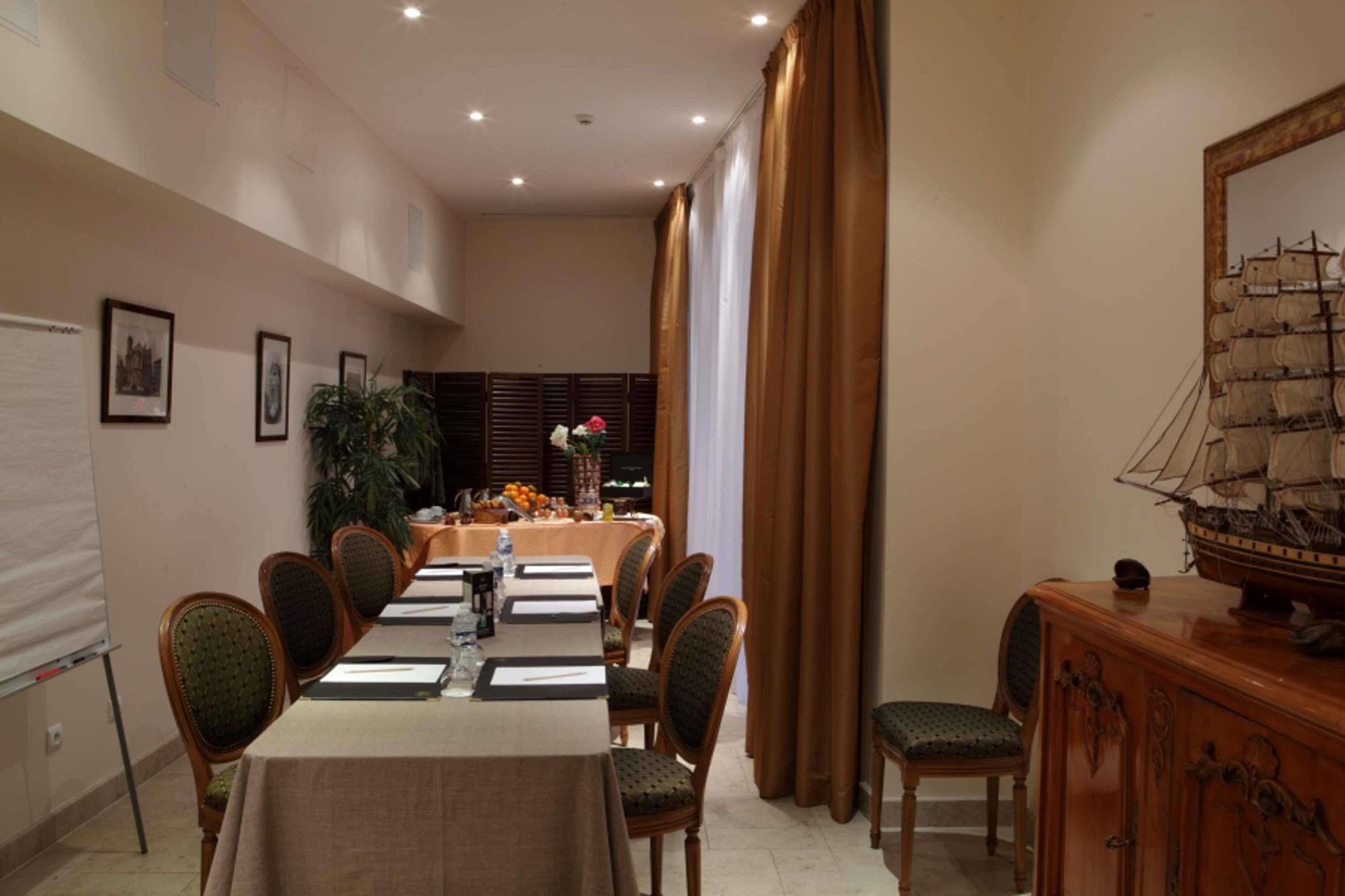 Amiral Hotel Париж Екстериор снимка