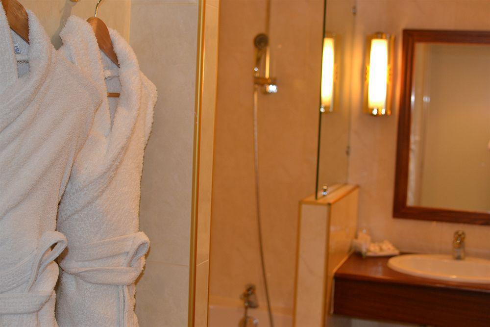 Amiral Hotel Париж Екстериор снимка